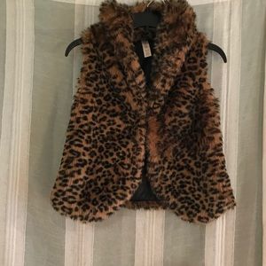 Girl’s size 8/10 leopard print faux fur vest